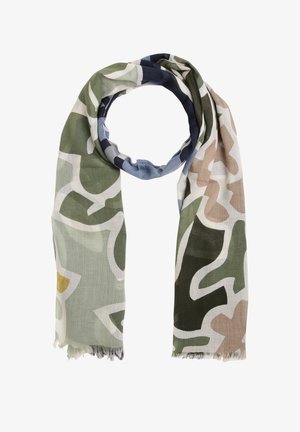 Écharpe légère avec des formes abstraites et irrégulières en vert, beige, bleu et blanc, avec des bords effilochés, bouclée lâchement en haut.