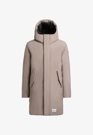 Šviesiai rudos spalvos kelnių ilgio parka su aukštu apykakle ir kapuce. Yra dvi priekinės kišenės ir mažas logotipo užsiūtas ant žemės. Lygus, matinės tekstūros paviršius.