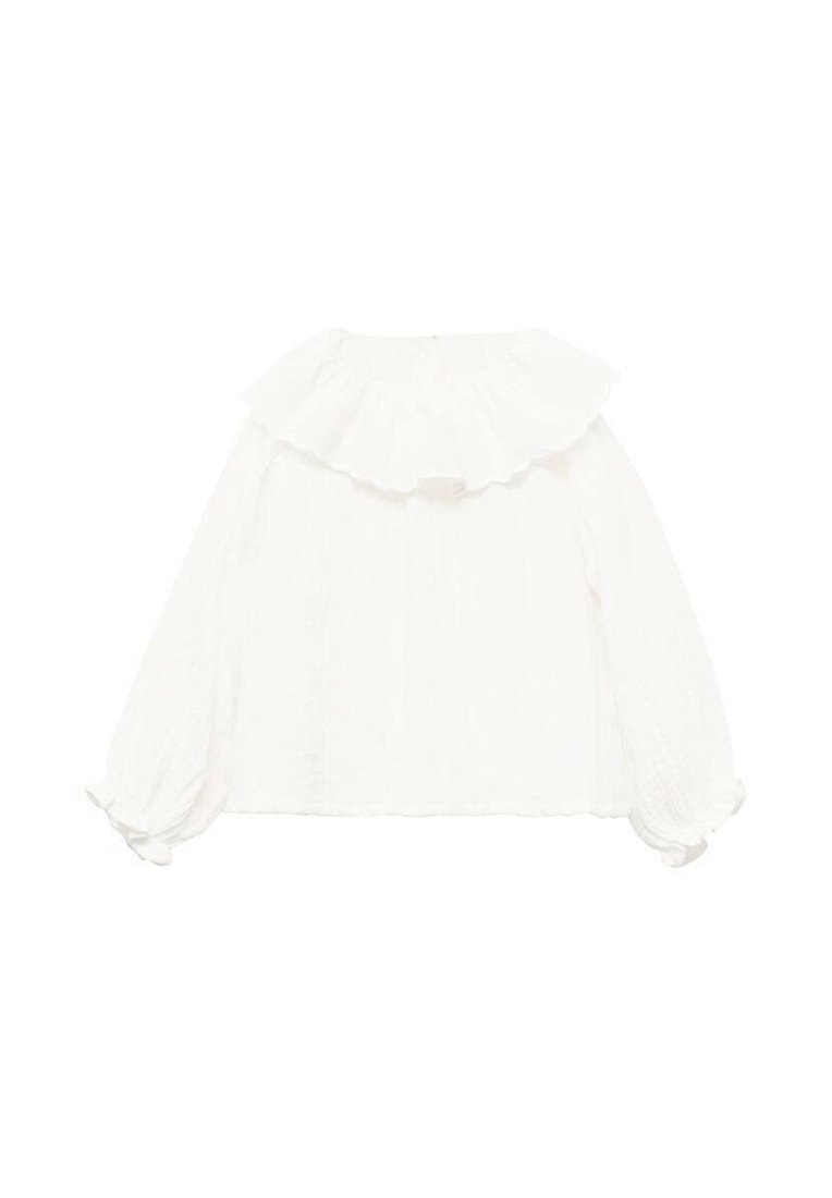 Weiße Bluse mit Rüschenausschnitt, langen Ärmeln mit elastischen Bündchen und strukturiertem Stoff. Das Design ist lässig und fließend.
