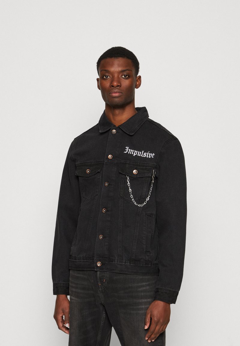 Redefined Rebel – Kastige Truckerjacke in Grün mit Military-Jacquardmuster