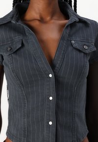 BDG Urban Outfitters POLLY SHIRT - Blusa com botões - black