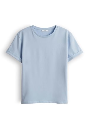Lichtblauw katoenen T-shirt met korte mouwen, een ronde hals en omgeslagen mouwboorden, getoond op een witte achtergrond.