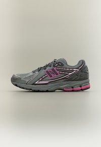 Неизбран, pink