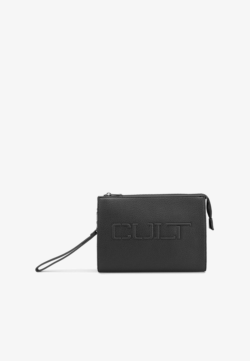 Portafoglio a polso in pelle nera con nome del marchio "CULT" in rilievo, dotato di chiusura a zip e un cinturino per il polso per un facile trasporto. Superficie texturizzata.