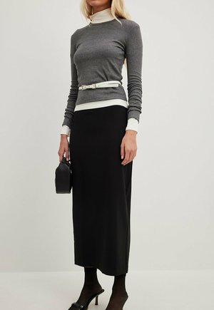 NA-KD MIT MITTLERER TAILLE - Maxisukňa - black