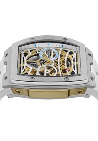 Silberner Edelstahlarmband Uhr mit goldenen Akzenten. Skelettzifferblatt, das die komplizierten inneren Mechanismen offenbart. Abgerundete Form mit blauen und weißen Ziffern.