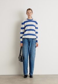 Mads Nørgaard STRIPE KASEY SWEATER - Pulóver - amparo blue winter white