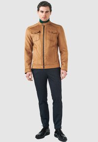 Pierre Cardin Jacka i konstläder - beige