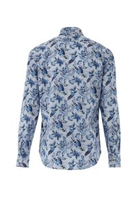 Camicia a maniche lunghe con sfondo azzurro chiaro e un motivo floreale in diverse tonalità di blu, che presenta intricate decorazioni di foglie e fiori.