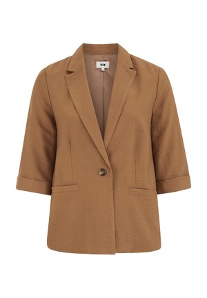 Barna, egygombos blézer, háromnegyedes felhajtott ujjakkal, bemetszett hajtókával és elülső síkbemászó zsebekkel.