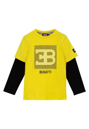 Żółta koszula z krótkim rękawem i czarnymi długimi rękawami pod spodem, z pikselowym wzorem tekstu i słowem "BUGATTI" z przodu.