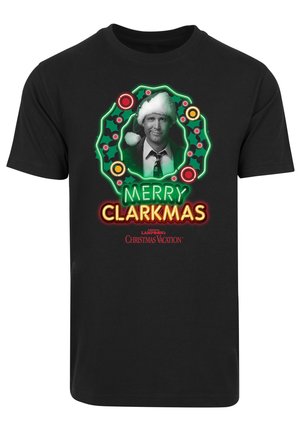 Juodas medvilnės marškinėliai su žalia ir raudona grafika. Tekstas skelbia "LINKSMO CLARKMAS" su centriniu įvaizdžiu šventinėje vainike.