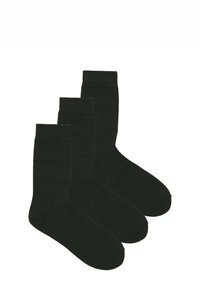 Drie paar effen zwarte sokken tot halverwege de kuit, naast elkaar gelegd op een witte achtergrond.