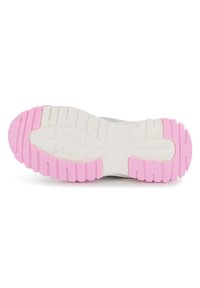 Semelle de chaussure avec une base blanche et des accents roses, présentant une surface en caoutchouc texturée et un motif de bande de roulement distinct pour l'adhérence.