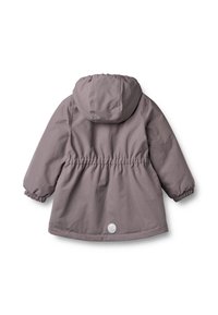 Pilka gobtuvuota striukė su elastinėmis rankogaliais ir raišteliu juosmens srityje. Pagaminta iš lygios medžiagos, su apskritu logotipu ant nugaros.