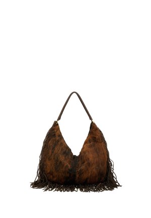 Borsa in pelliccia maculata marrone e nera con un manico in pelle scura e bordi sfrangiati lungo il fondo e i lati.