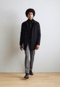 INDICODE JEANS Abrigo corto - black