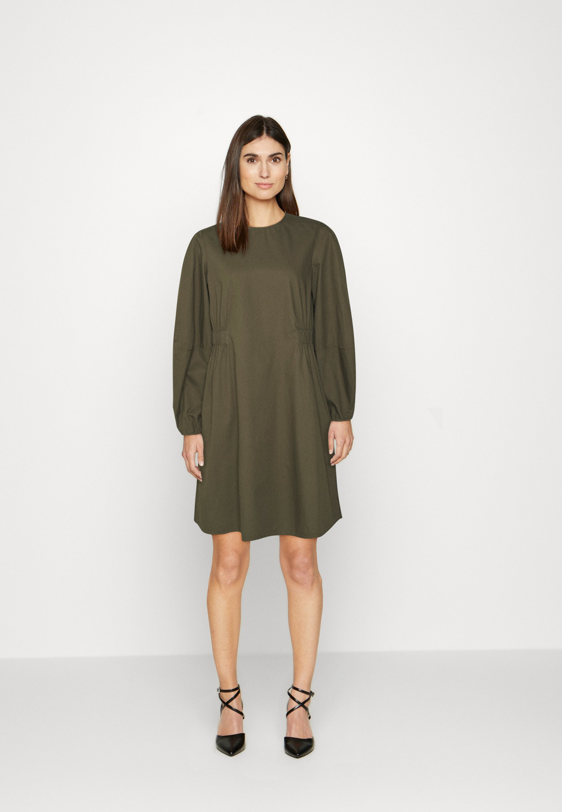 Mode Jurken Jurken met langere achterkant Marc O’Polo Marc O\u2019Polo Jurk met langere achterkant rood casual uitstraling Mode Jurken Jurken met langere achterkant Marc O’Polo Marc O\u2019Polo Jurk met langere achterkant rood casual uitstraling