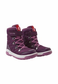 Bottes d'hiver violettes avec un design rembourré, présentant des lacets roses, une sangle Velcro et des semelles en caoutchouc blanches. Accentué de détails gris.