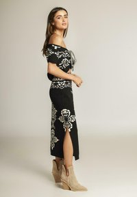Alma en Pena Falda acampanada - black
