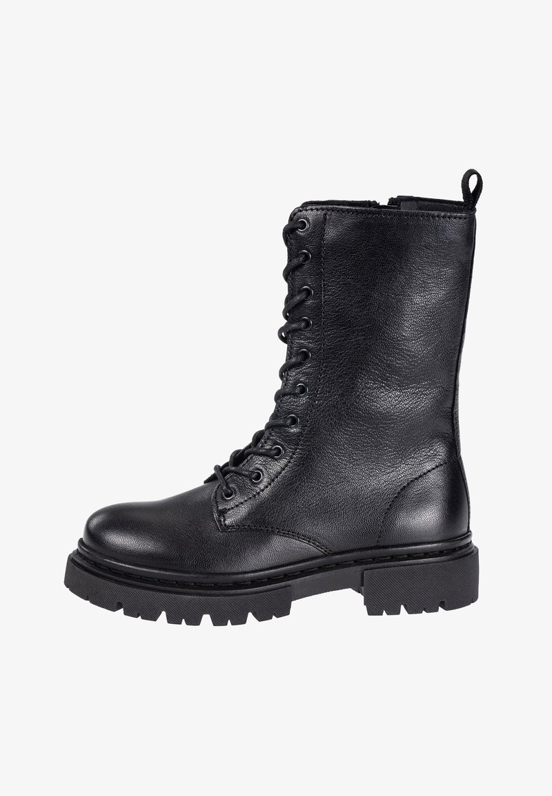 Botte de combat noire en cuir à lacets, semelle épaisse crantée et tige montant jusqu'à la cheville avec languette à l'arrière.