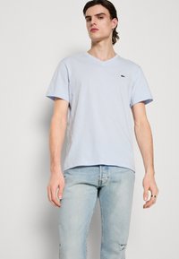 Lacoste Basic póló - bleu clair