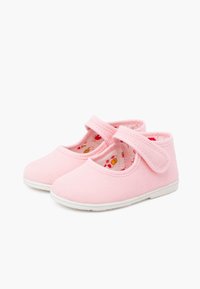 Rosa Baumwollschuhe mit einem Klettverschluss, runder Spitze und einem gemusterten Innenfutter mit bunten Pilzen. Weiße Gummisohle.