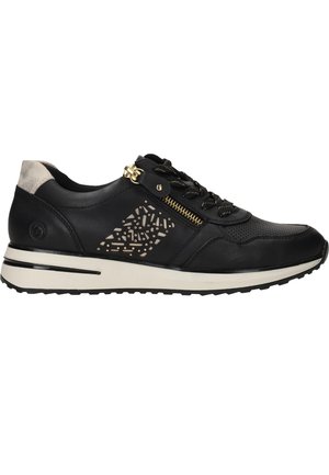 Sneaker noir à lacets en cuir avec un design perforé et un accent en zip doré. Doté d'un intercalaire blanc et d'une semelle extérieure en caoutchouc texturé.