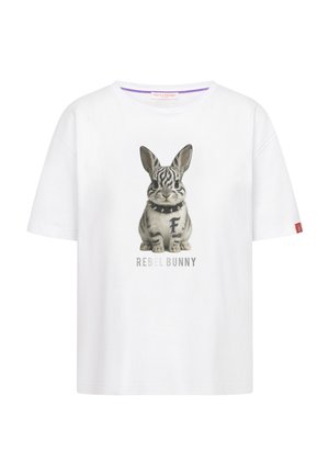 Wit T-shirt met een afbeelding van een gestreepte konijn met een halsband met spikes en de tekst "REBEL BUNNY" eronder.