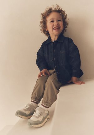 Next STANDARD - Oldalzsebes nadrágok - tan brown