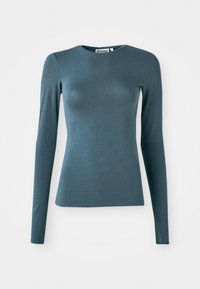 T-shirt ajusté à manches longues en bleu sarcelle, fabriqué dans un tissu smooth. Présente un col rond et un ourlet droit. Sans embellissements visibles.