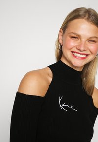 Karl Kani SMALL SIGNATURE CUTOUT TURTLE NECK - Langarmshirt - black