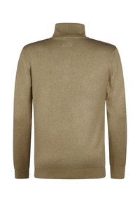 Strickpullover, hellbeige Farbe, hoher Kragen, langärmelig, glatte Textur, gerippte Bündchen und Saum, minimalistisches Design.