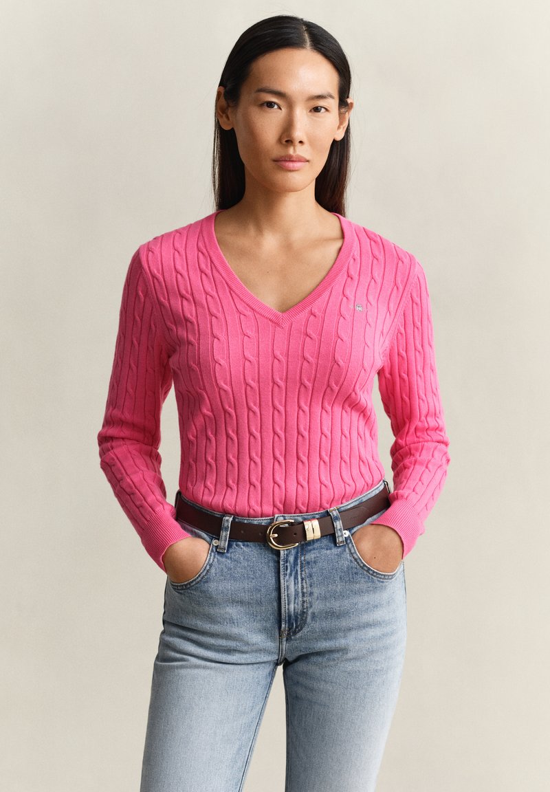 GANT V-NECK MIT ZOPFMUSTER - Svetr - bright fuschia