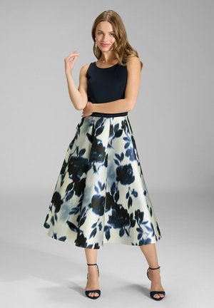 - Sukienka koktajlowa