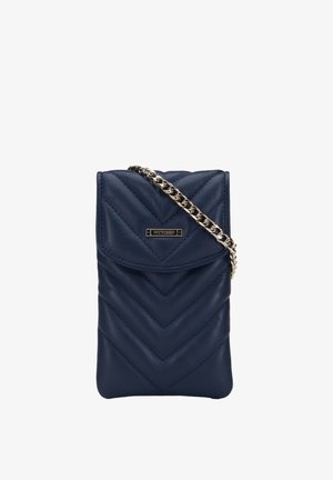 Tmavě modrá prošívaná kožená kabelka přes rameno s klopou, zlatým řetízkovým páskem a malým obdélníkovým kovovým logem značky na přední straně.