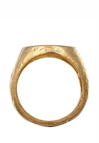 Arany gyűrű textúrált felülettel és szabálytalan formával, széles sávval és organikus, egyenetlen felülettel.