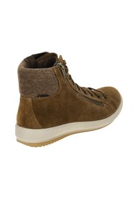 Stivaletti alla caviglia in suede marrone con collo in feltro texture, design con lacci, cerniera laterale e suola in gomma con bordo bianco a contrasto.