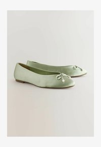 Ausgewählt, sage green