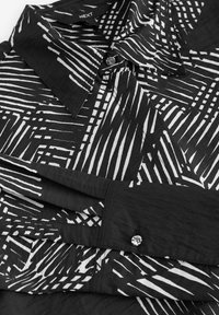Next LONG SLEEVE - REGULAR FIT - Gombos blúz - monochrome geometric print