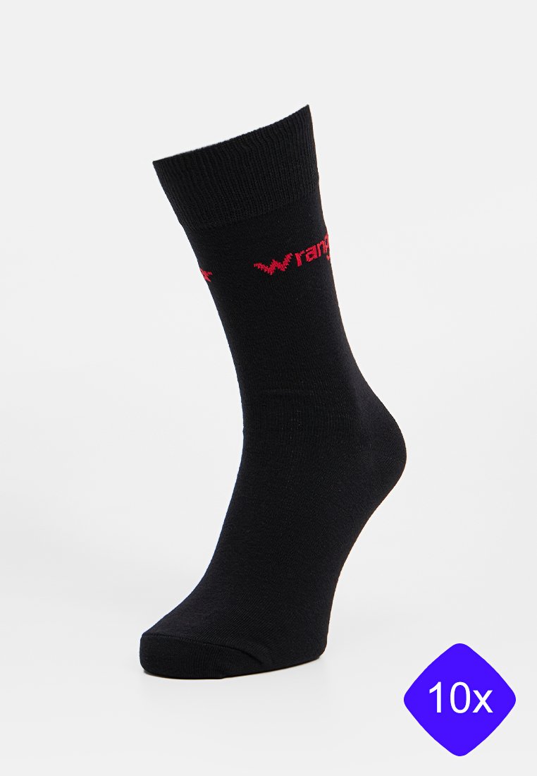 Czarna bawełniana skarpetka z prążkowanym mankietem, z czerwonym logo "Wrangler". Zaprojektowana z myślą o komforcie, sprzedawana w opakowaniu dziesięciu sztuk.