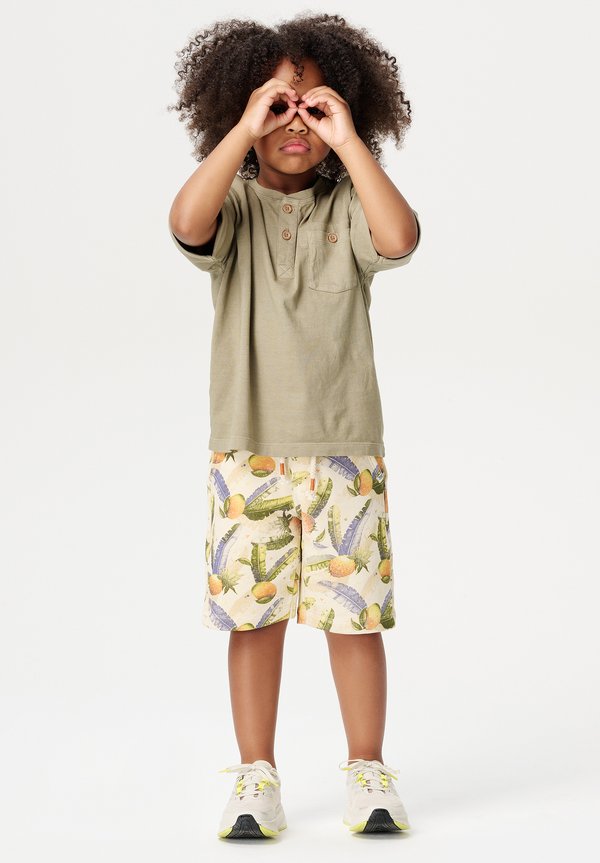 Shorts - tropical pattern