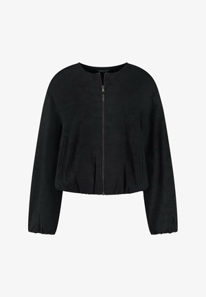 Zwarte, cropped bomberjack gemaakt van zachte stof met een ritssluiting aan de voorkant, ronde halslijn en lange, iets geplooide mouwen. Heeft zijzakken.