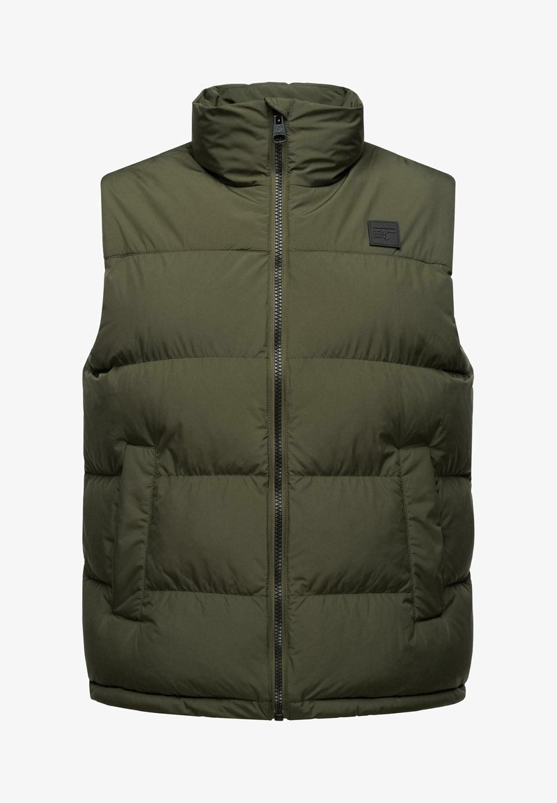 Olivgrüne Steppweste mit hohem Kragen, Frontreißverschluss, zwei Seitentaschen, gestepptem Design und einem kleinen Logopatch oben links.