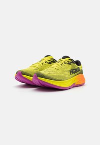 HOKA RINCON 4 - Silniční běžecké boty - citrus/black