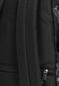 Eastpak DAY PAK'R - Zaino - flame dark