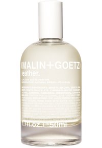 Runde Glasflasche des (MALIN + GOETZ) Lederduftes. Klare Flüssigkeit, weißer Deckel, auffälliges weißes Etikett mit Produktdetails.