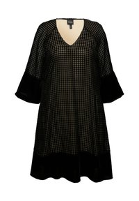 Schwarzes Kleid mit V-Ausschnitt und Glockenärmeln, das ein strukturiertes Muster und einen glatten Stoff am Saum aufweist, mit einer lockeren Passform.