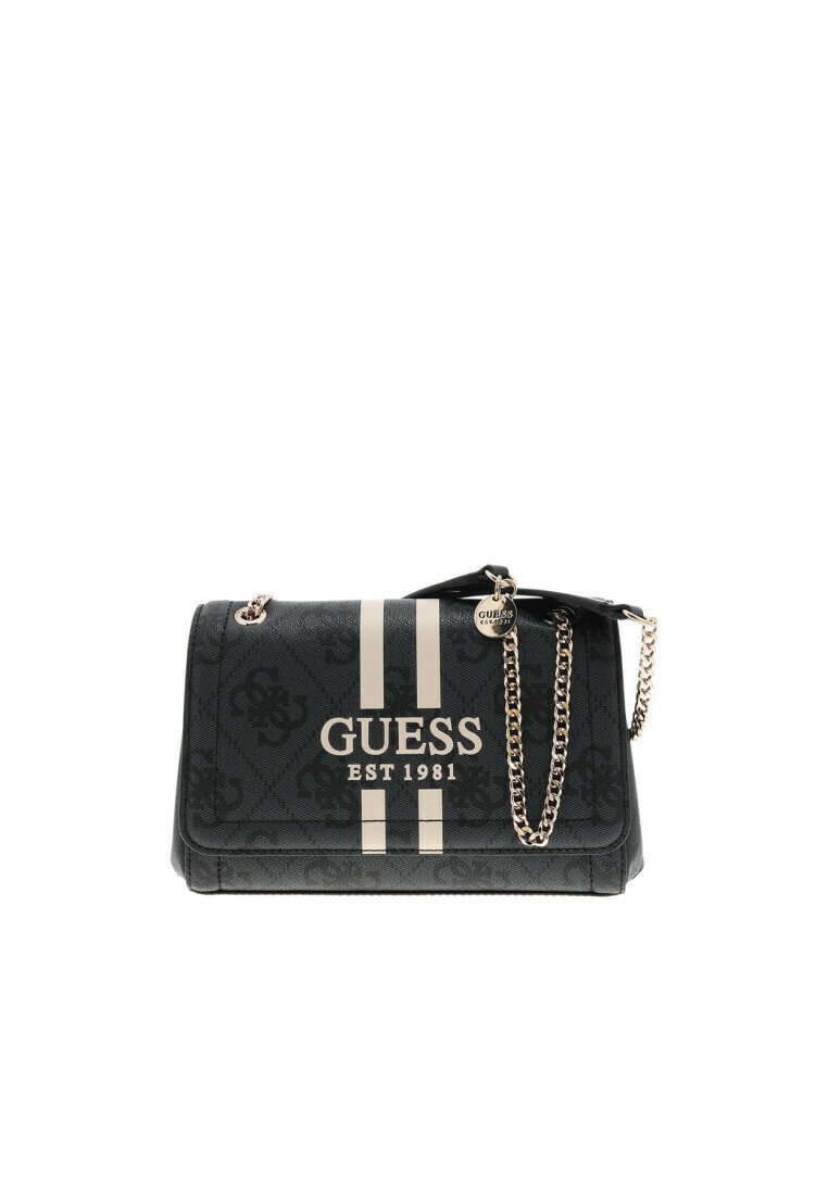 Sort faux læder håndtaske med kædestrop, prægning og gyldent stribet design. Har "GUESS EST 1981" logoet fremhævet.