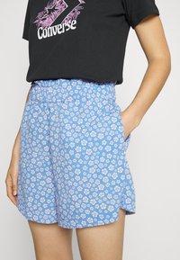 Monki Calções - lilac/pink